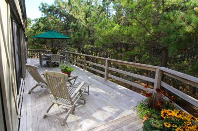 Comfortable Indian Neck 4BD--Central A/C, Walk to Beach & Association Tennis Courts