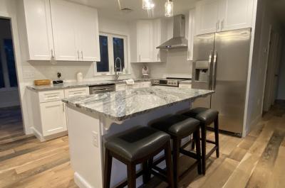 REDUCED RATES Adorable 3BD/2BA Central AC, Walk to neighborhood beach, Fire Pit, Great Kitchen!