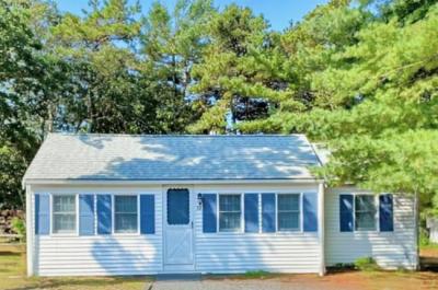 Adorable 2BD Cottage--A/C, Firepit & Outdoor Shower, Just 0.4 mi to Earle Road Beach!
