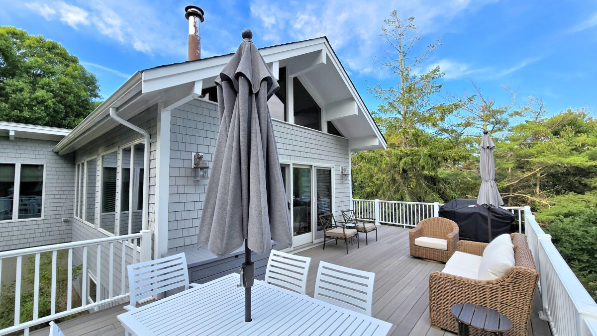 Large wrap-around deck with outside furniture