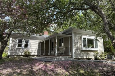 Long View Cottage Close to Nauset, Skaket, & Bakers Pond